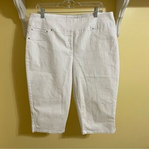 Ruby Rd Women’s Size 16 white capris Spring and Summer staple